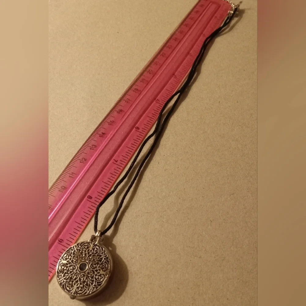 Compass He Leads Me Psalm 23:2 Vintage Necklace - Picture 3 of 14